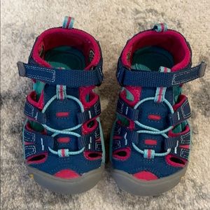 KEEN Girl’s shoes